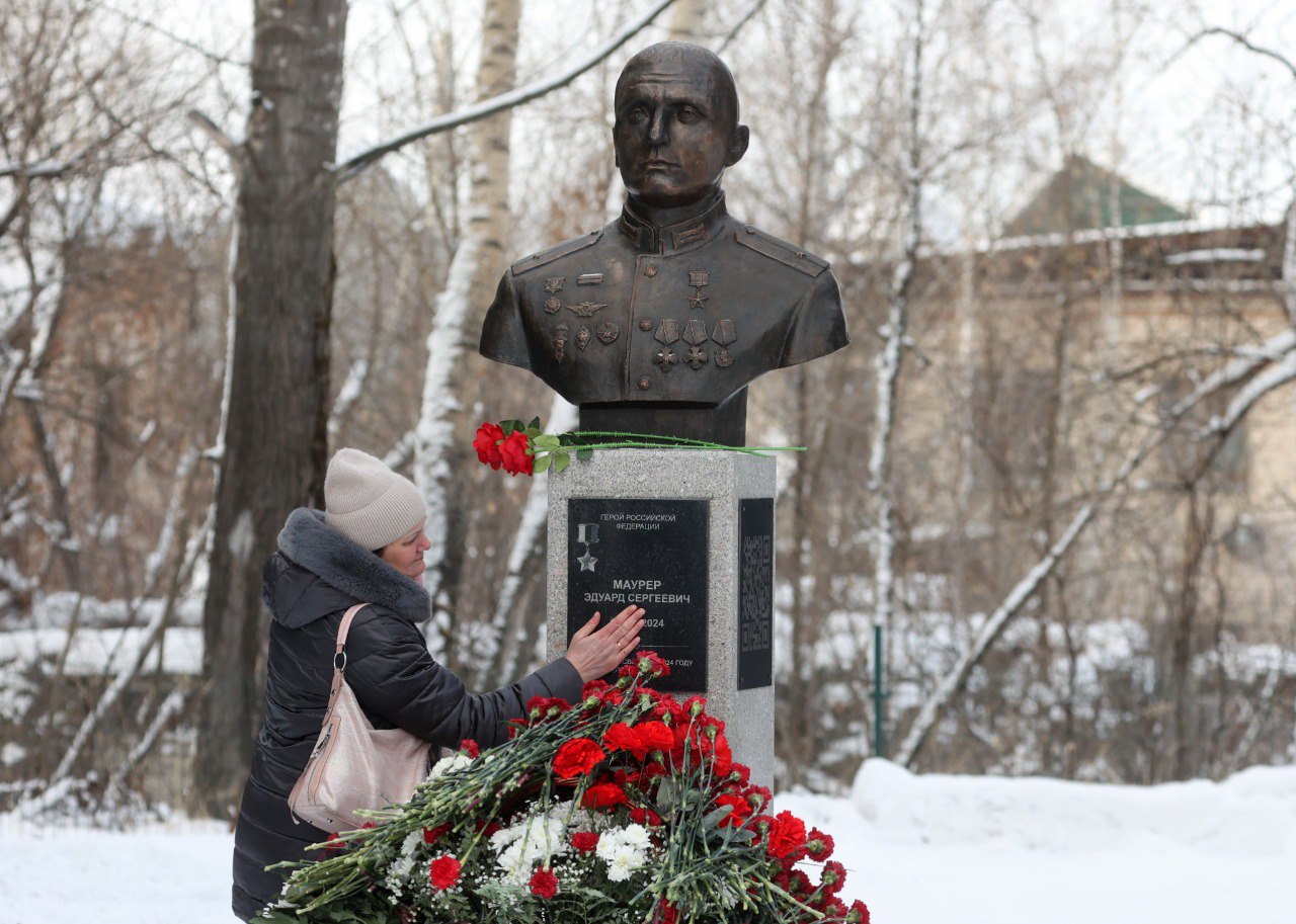В Павловске открыли бюст Героя России Эдуарда Маурера и памятник участникам СВО В Павловске открыли бюст Героя России Эдуарда Маурера и памятник участникам СВО