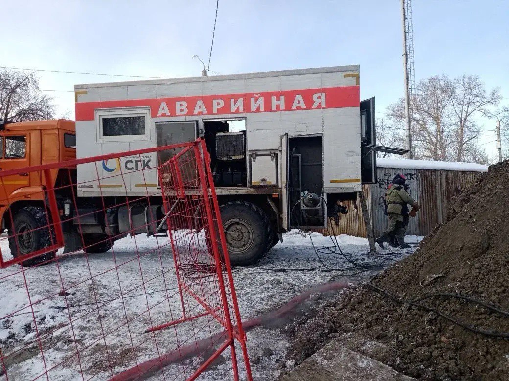 АО «Барнаульская теплосетевая компания «СГК-Алтай» устраняет повреждение теплосети на ул. Новоугольной АО «Барнаульская теплосетевая компания «СГК-Алтай» устраняет повреждение теплосети на ул. Новоугольной