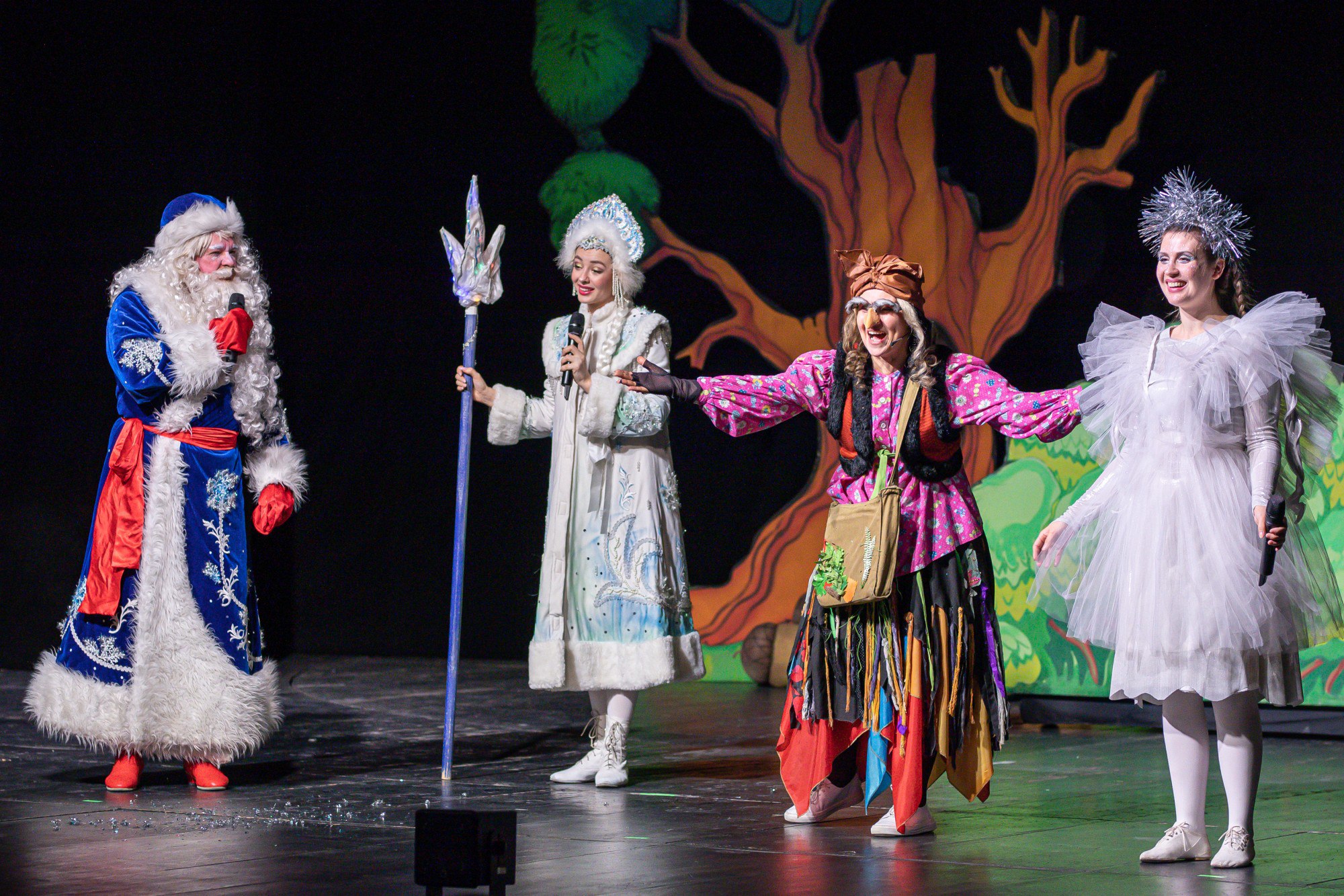 Первые новогодние встречи состоялись в Алтайском музыкальном театре Первые новогодние встречи состоялись в Алтайском музыкальном театре