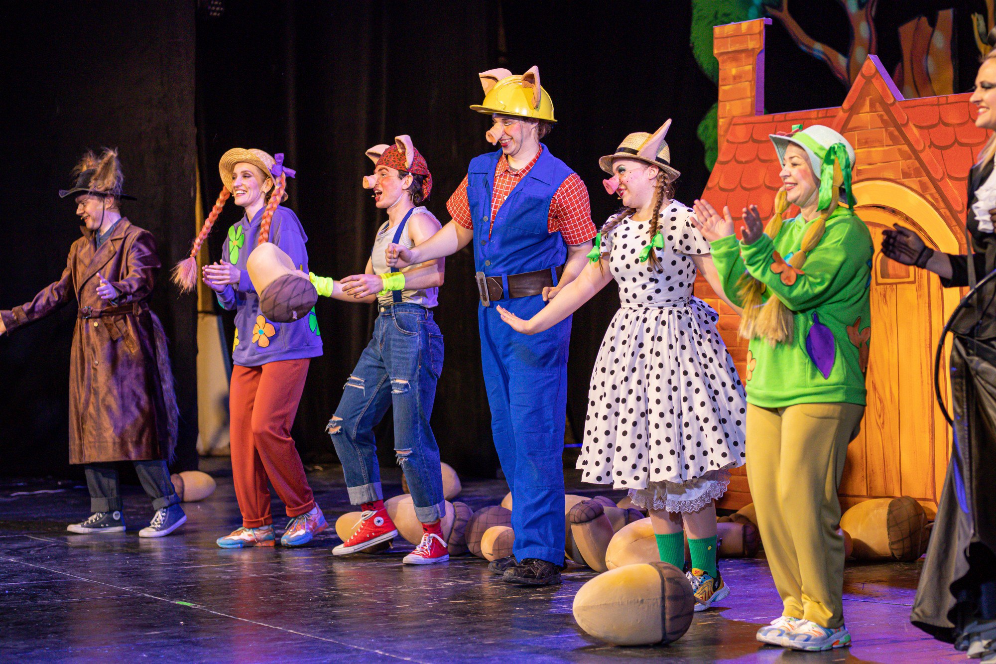 Первые новогодние встречи состоялись в Алтайском музыкальном театре Первые новогодние встречи состоялись в Алтайском музыкальном театре