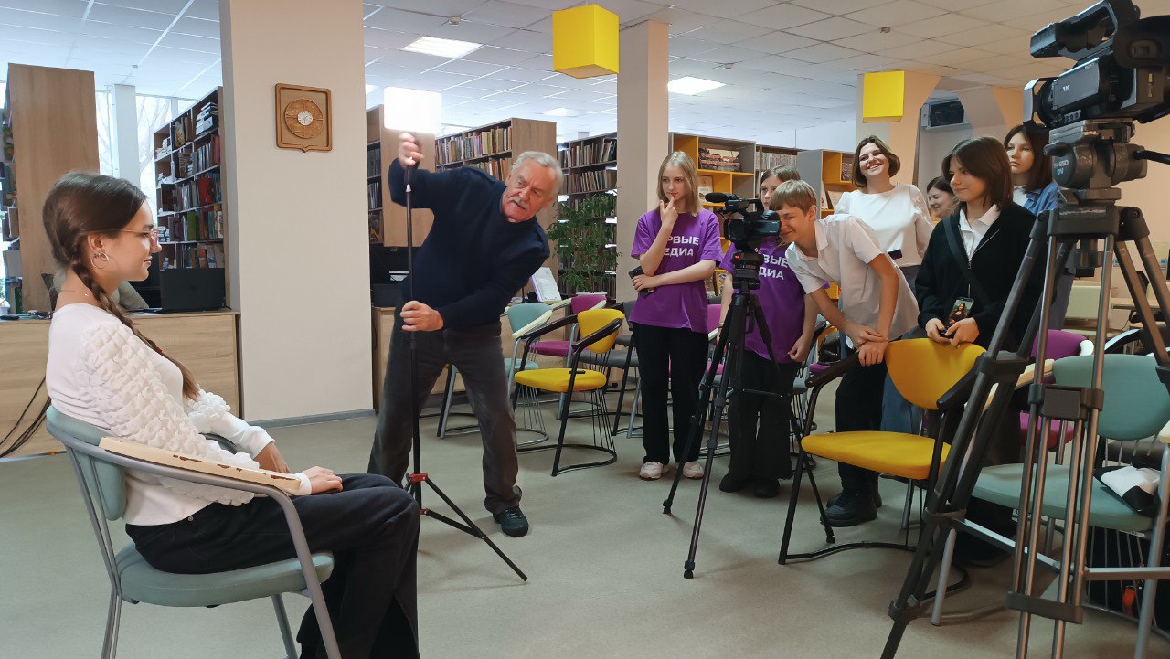 Более 50 алтайских школьников и студентов приняли участие в мастер-классах по созданию документальных фильмов Более 50 алтайских школьников и студентов приняли участие в мастер-классах по созданию документальных фильмов