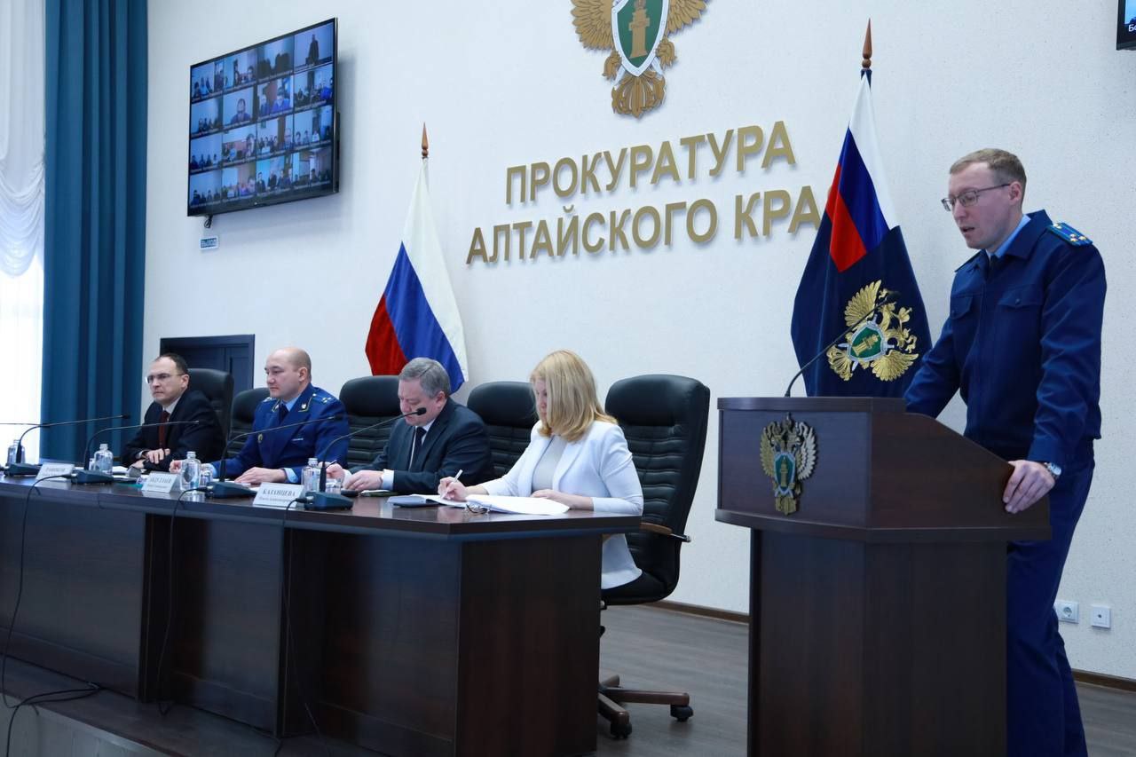 Под председательством заместителя прокурора края Рамиля Рафикова состоялось заседание межведомственной рабочей группы по защите прав несовершеннолетних