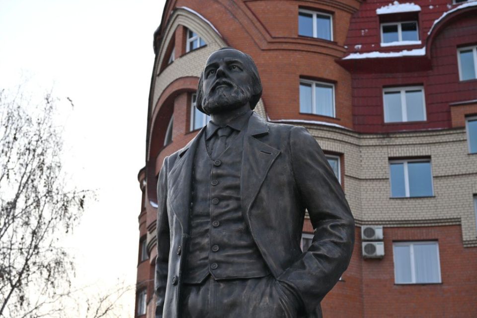 В Барнауле открыли памятник Достоевскому