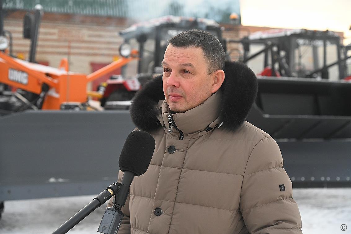 Барнаул получил новую коммунальную и дорожную технику Барнаул получил новую коммунальную и дорожную технику