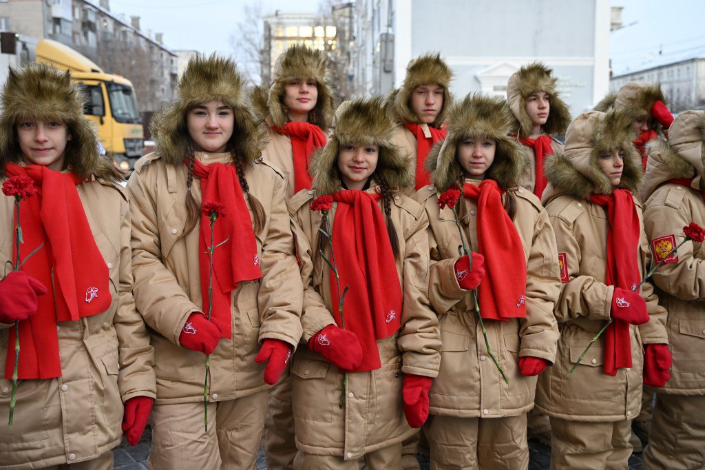 В Барнауле открыли памятник Достоевскому В Барнауле открыли памятник Достоевскому