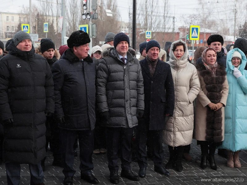 Памятник Федору Достоевскому установили в Барнауле