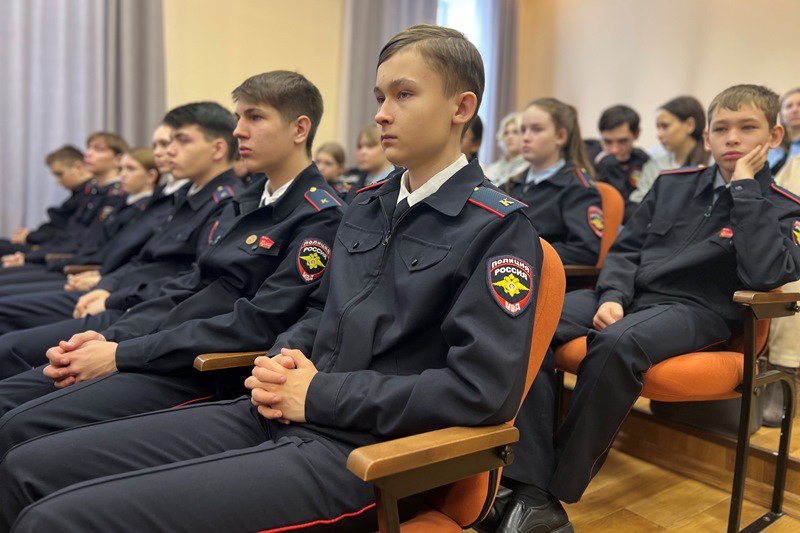 Патриотическая встреча с ветеранами ОВД и СВО для школьников и студентов Патриотическая встреча с ветеранами ОВД и СВО для школьников и студентов