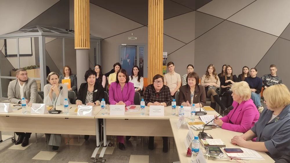 Круглый стол «По страницам Конституции России» прошел в краевой столице Круглый стол «По страницам Конституции России» прошел в краевой столице