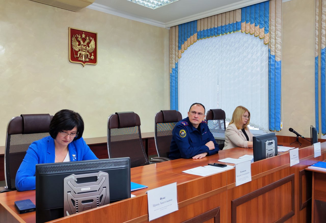 В следственном управлении СК России по Алтайскому краю на заседании межведомственной рабочей группы по организации психологической деятельности обсудили профилактику самоповреждающего поведения среди подростков В следственном управлении СК России по Алтайскому краю на заседании межведомственной рабочей группы по организации психологической деятельности обсудили профилактику самоповреждающего поведения среди подростков