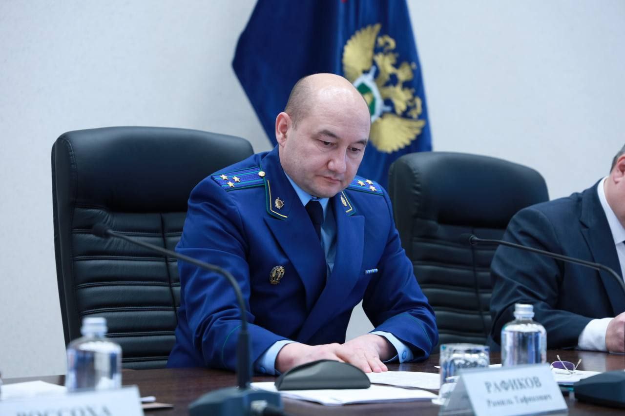 Под председательством заместителя прокурора края Рамиля Рафикова состоялось заседание межведомственной рабочей группы по защите прав несовершеннолетних Под председательством заместителя прокурора края Рамиля Рафикова состоялось заседание межведомственной рабочей группы по защите прав несовершеннолетних