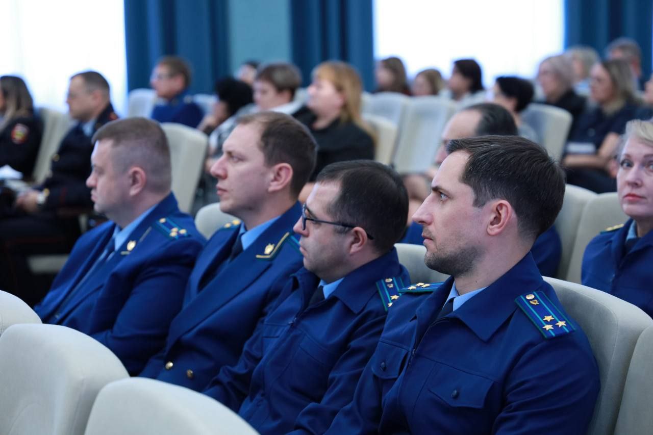 Под председательством заместителя прокурора края Рамиля Рафикова состоялось заседание межведомственной рабочей группы по защите прав несовершеннолетних Под председательством заместителя прокурора края Рамиля Рафикова состоялось заседание межведомственной рабочей группы по защите прав несовершеннолетних