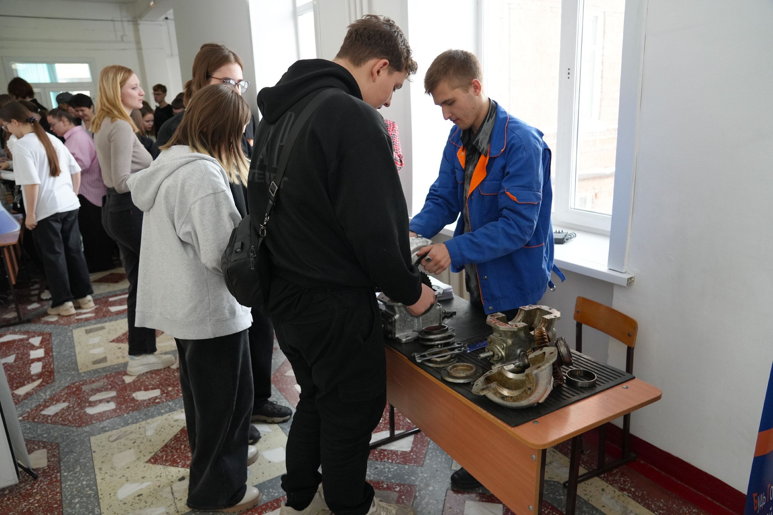 «Наукоград для молодых». В школе №18 успешно прошло торжественное открытие проекта «Наукоград для молодых», который объединил учащихся школ №18, 25, 33, 34, 40, Фоминской СОШ «Наукоград для молодых». В школе №18 успешно прошло торжественное открытие проекта «Наукоград для молодых», который объединил учащихся школ №18, 25, 33, 34, 40, Фоминской СОШ