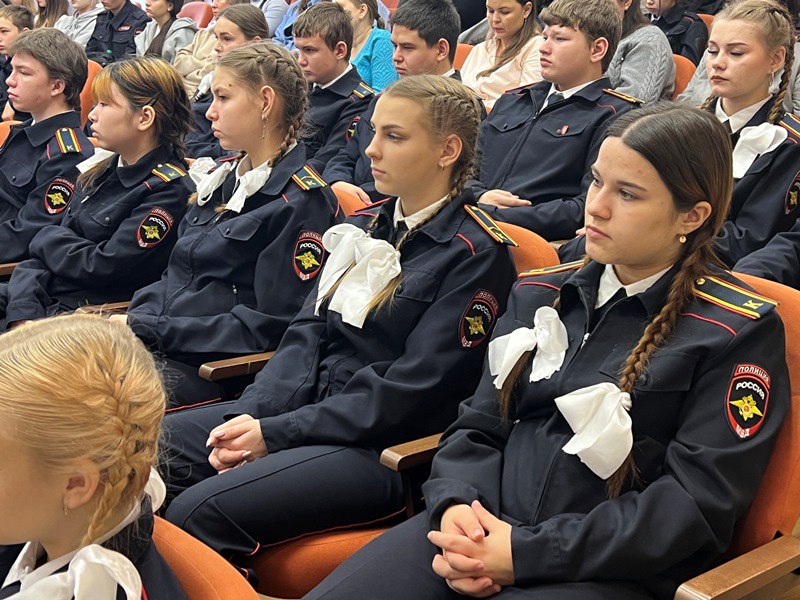 Патриотическая встреча с ветеранами ОВД и СВО для школьников и студентов Патриотическая встреча с ветеранами ОВД и СВО для школьников и студентов