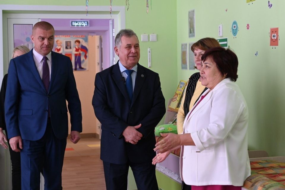Александр Романенко оценил итоги капитального ремонта в детском саду села Верх-Катунское