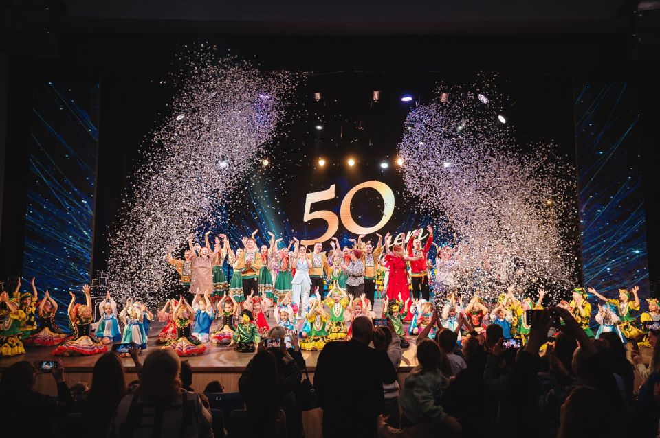 В Алтайском крае ансамбль русского танца «Светлячки» отметил 50-летие