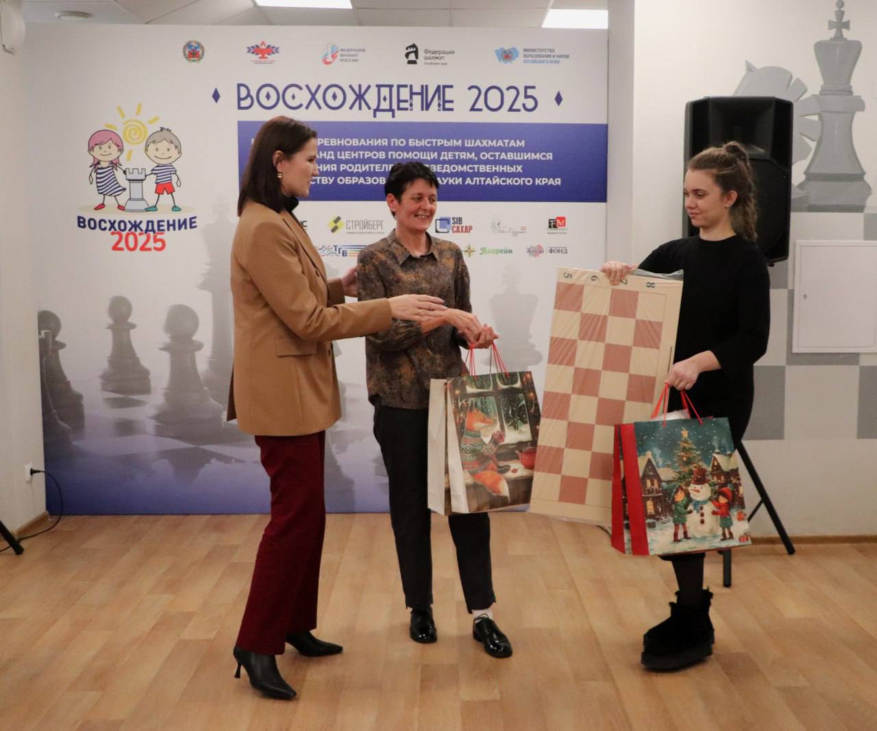 В Барнауле стартовал самый масштабный в России региональный шахматный турнир среди центров помощи детям, оставшимся без попечения родителей В Барнауле стартовал самый масштабный в России региональный шахматный турнир среди центров помощи детям, оставшимся без попечения родителей