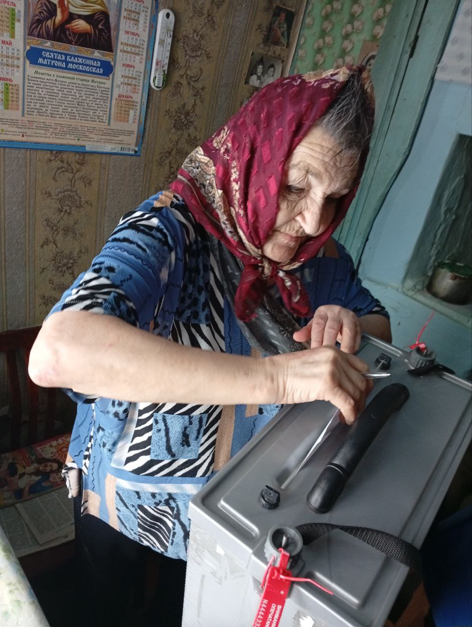 "Мы до каждого дойдем", – говорят члены наших участковых комиссий и спешат к тем, кто их очень ждет "Мы до каждого дойдем", – говорят члены наших участковых комиссий и спешат к тем, кто их очень ждет