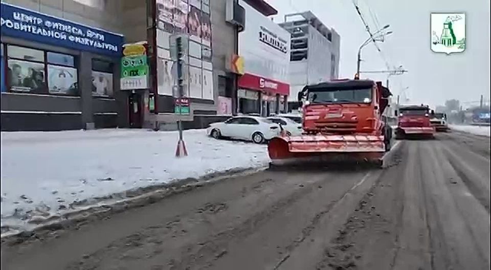 МБУ «Автодорстрой» очищает город после снегопада