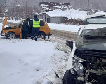 Два человека пострадали в результате ДТП на ул. Сенной в Бийске