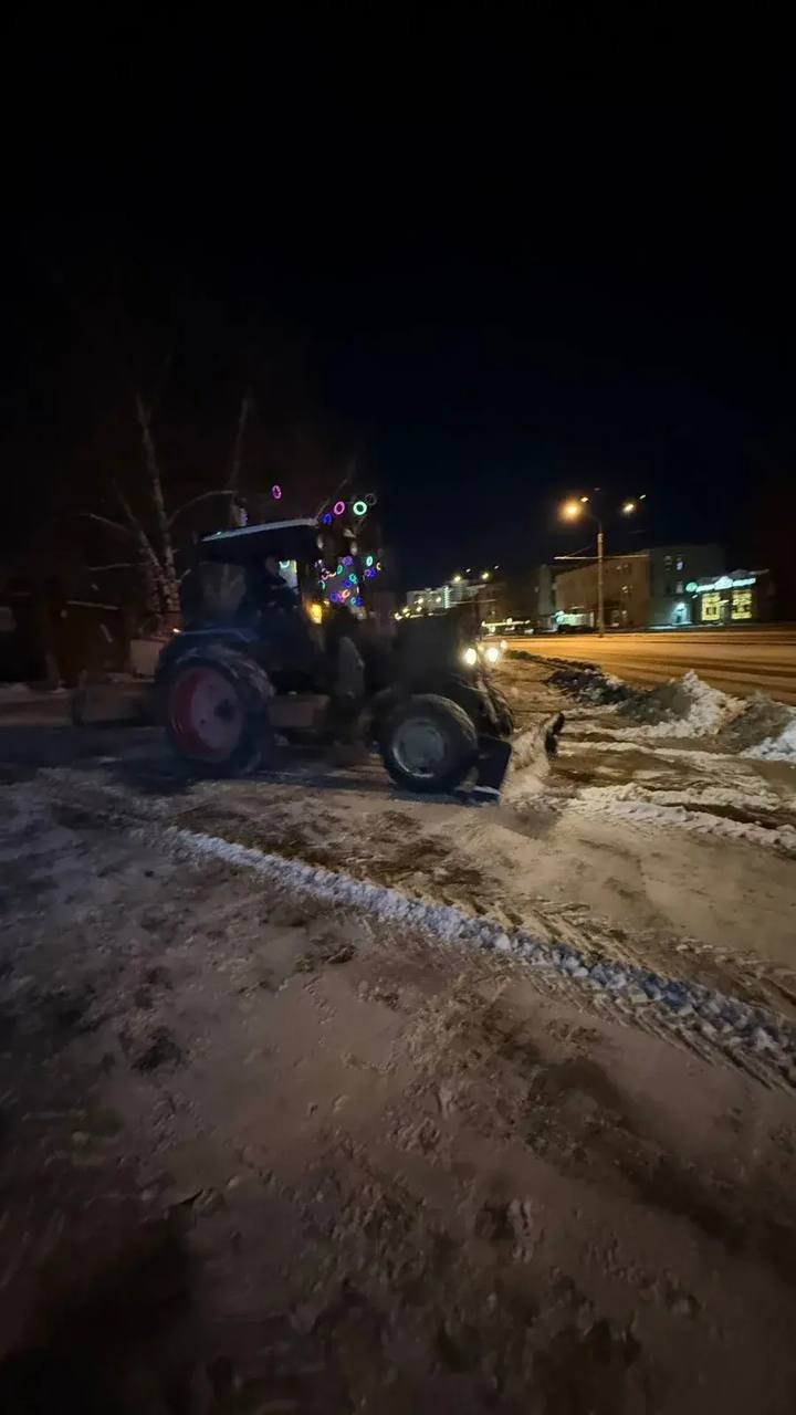 Очистка дорог и тротуаров города: работа техники в ночь с 13 на 14 декабря Очистка дорог и тротуаров города: работа техники в ночь с 13 на 14 декабря
