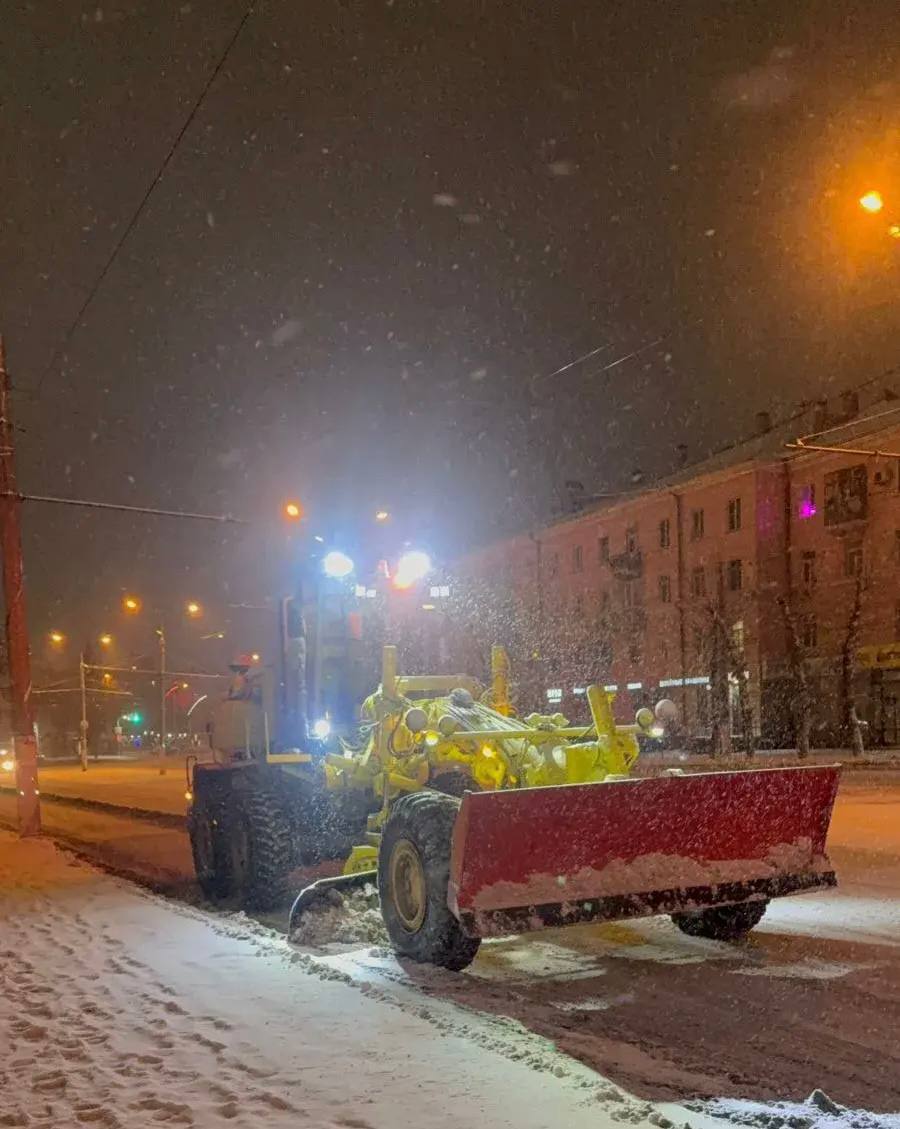 Очистка дорог и тротуаров города: работа техники в ночь с 13 на 14 декабря Очистка дорог и тротуаров города: работа техники в ночь с 13 на 14 декабря