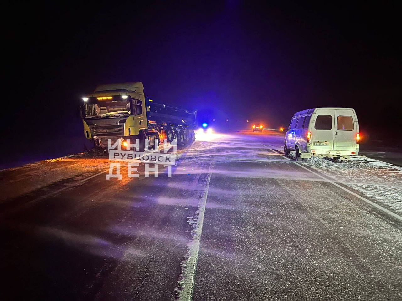 Водитель легкового автомобиля погиб в лобовом столкновении с грузовиком Водитель легкового автомобиля погиб в лобовом столкновении с грузовиком