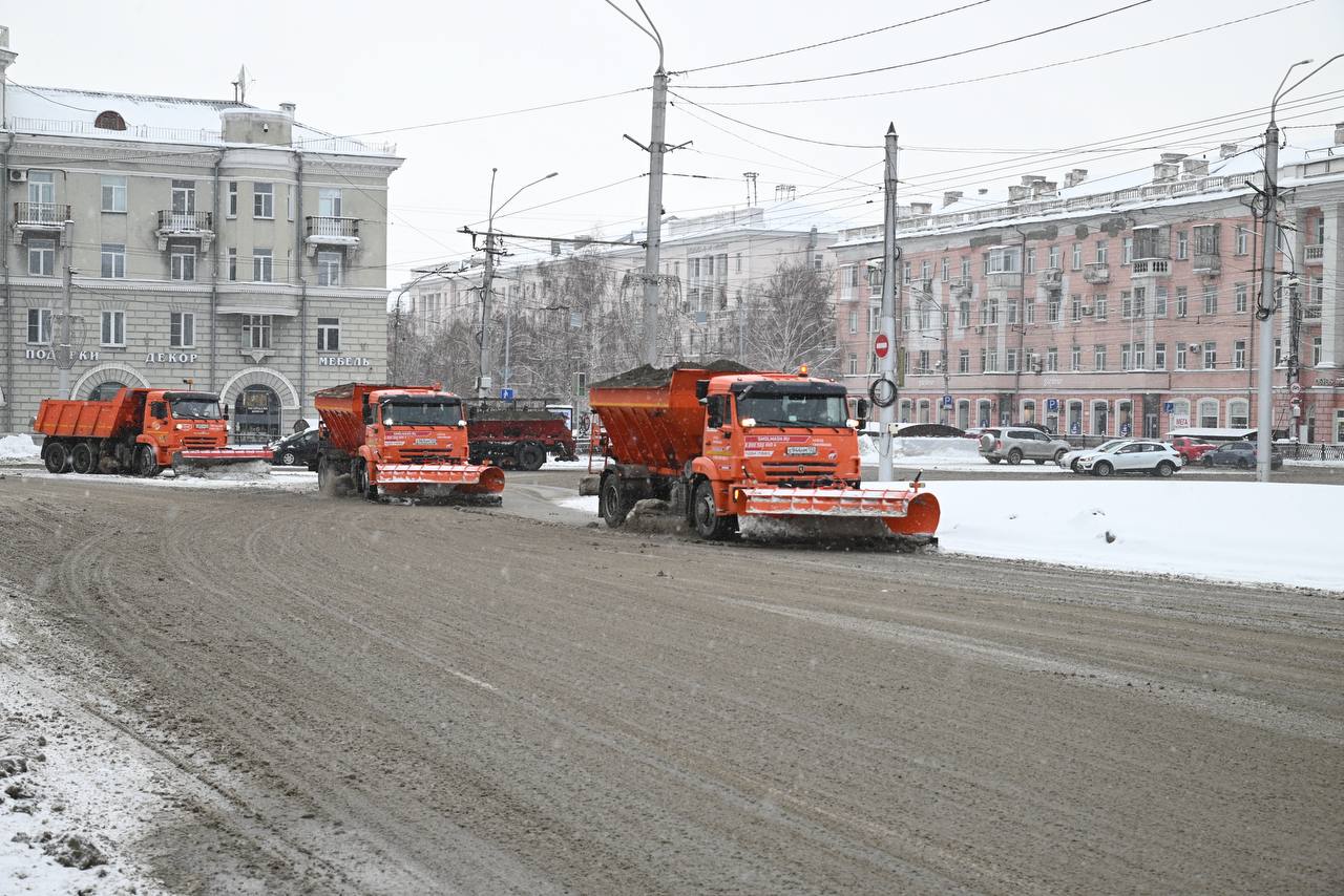 МБУ «Автодорстрой» очищает город после снегопада МБУ «Автодорстрой» очищает город после снегопада
