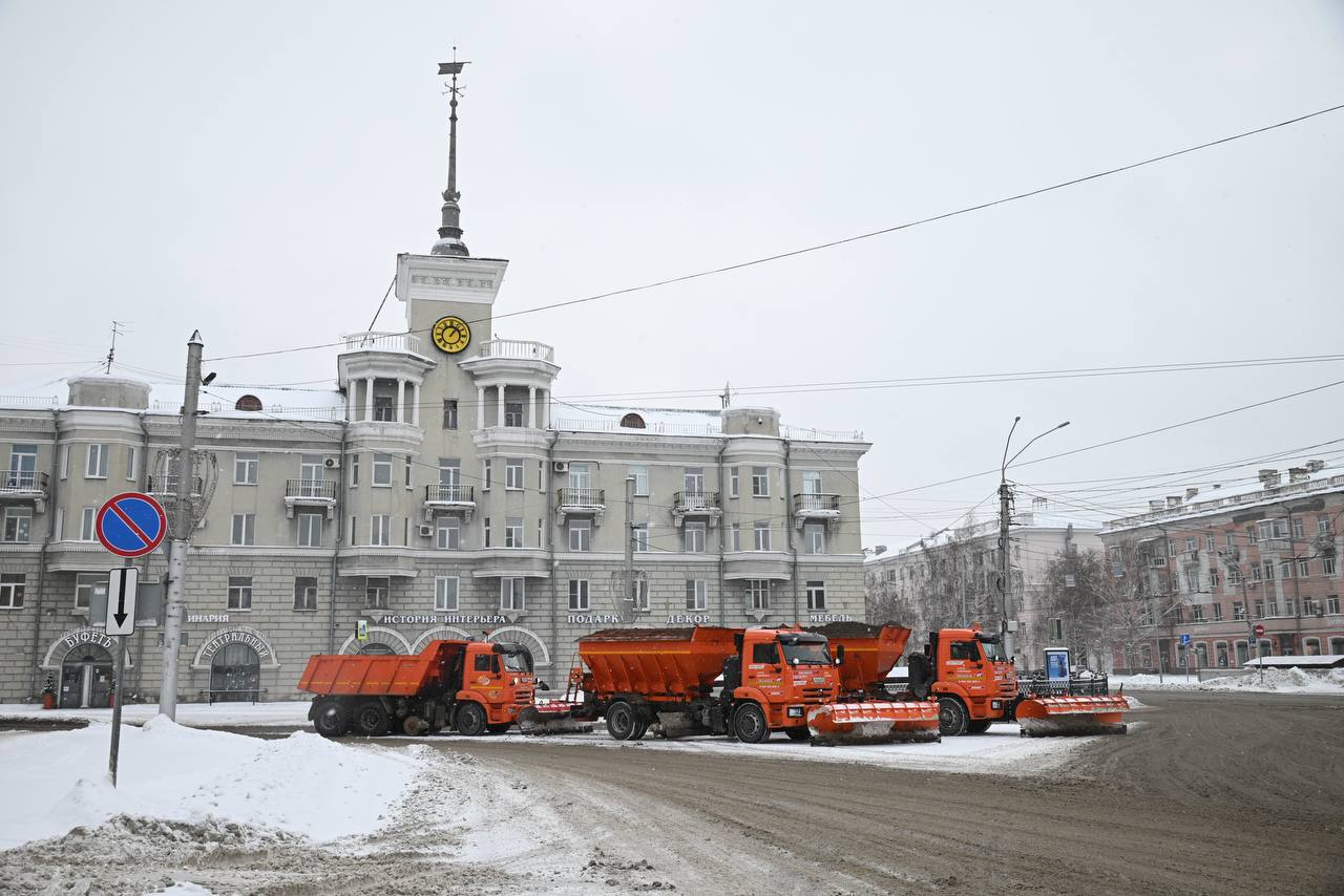 МБУ «Автодорстрой» очищает город после снегопада МБУ «Автодорстрой» очищает город после снегопада