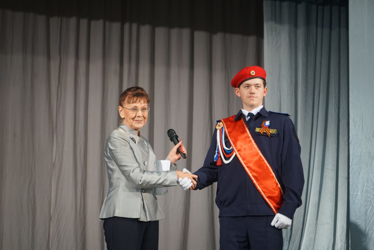 «Равнение на знамя!»: в Барнауле прошел финал краевого конкурса знаменных групп «Равнение на знамя!»: в Барнауле прошел финал краевого конкурса знаменных групп