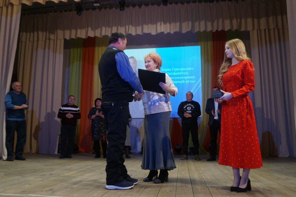 В Новичихинском районе поздравили работников агропромышленного комплекса с профессиональным праздником В Новичихинском районе поздравили работников агропромышленного комплекса с профессиональным праздником