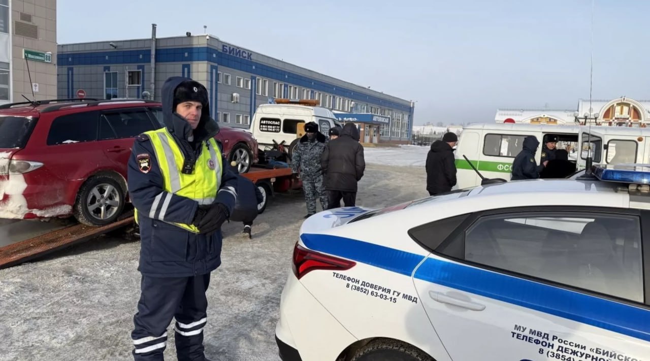 Мероприятие по выявлению должников в Бийске проводят судебные приставы совместно с инспекторами ГАИ