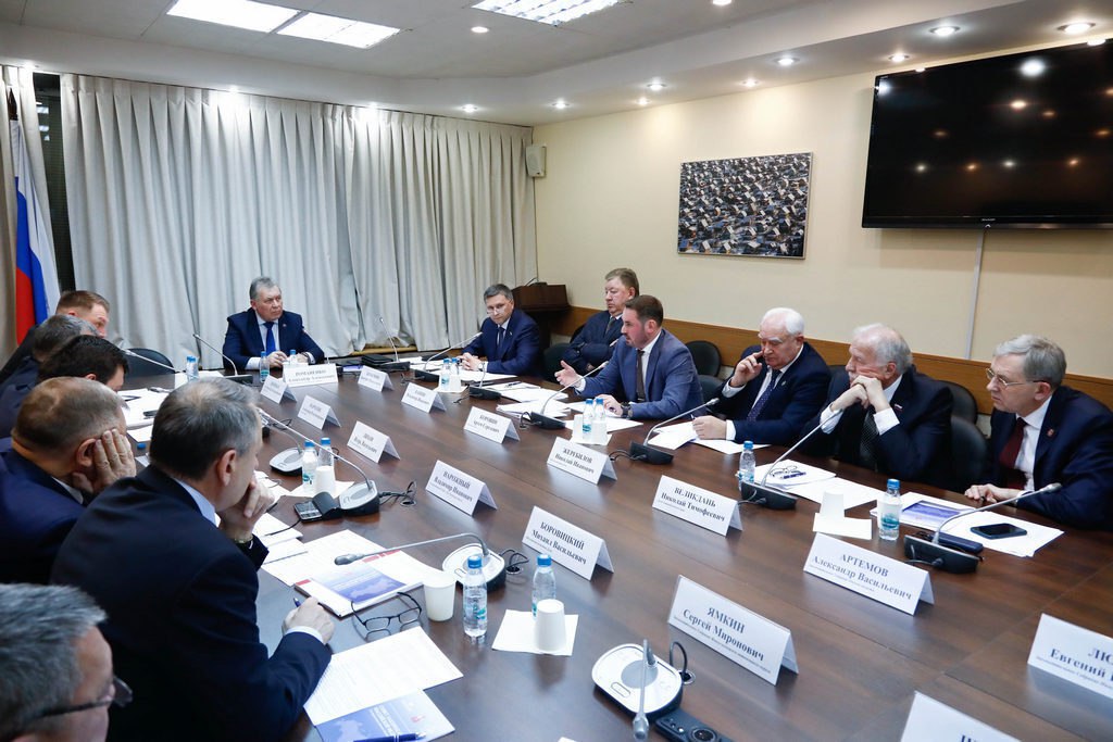 Александр Романенко принял участие в заседании Президиума Совета законодателей при Федеральном Собрании РФ Александр Романенко принял участие в заседании Президиума Совета законодателей при Федеральном Собрании РФ
