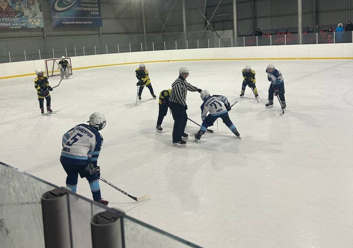 В Заринске прошли краевые соревнования по хоккею среди мальчиков до 12 лет в зачёт 45-й Спартакиады спортивных школ Алтайского края
