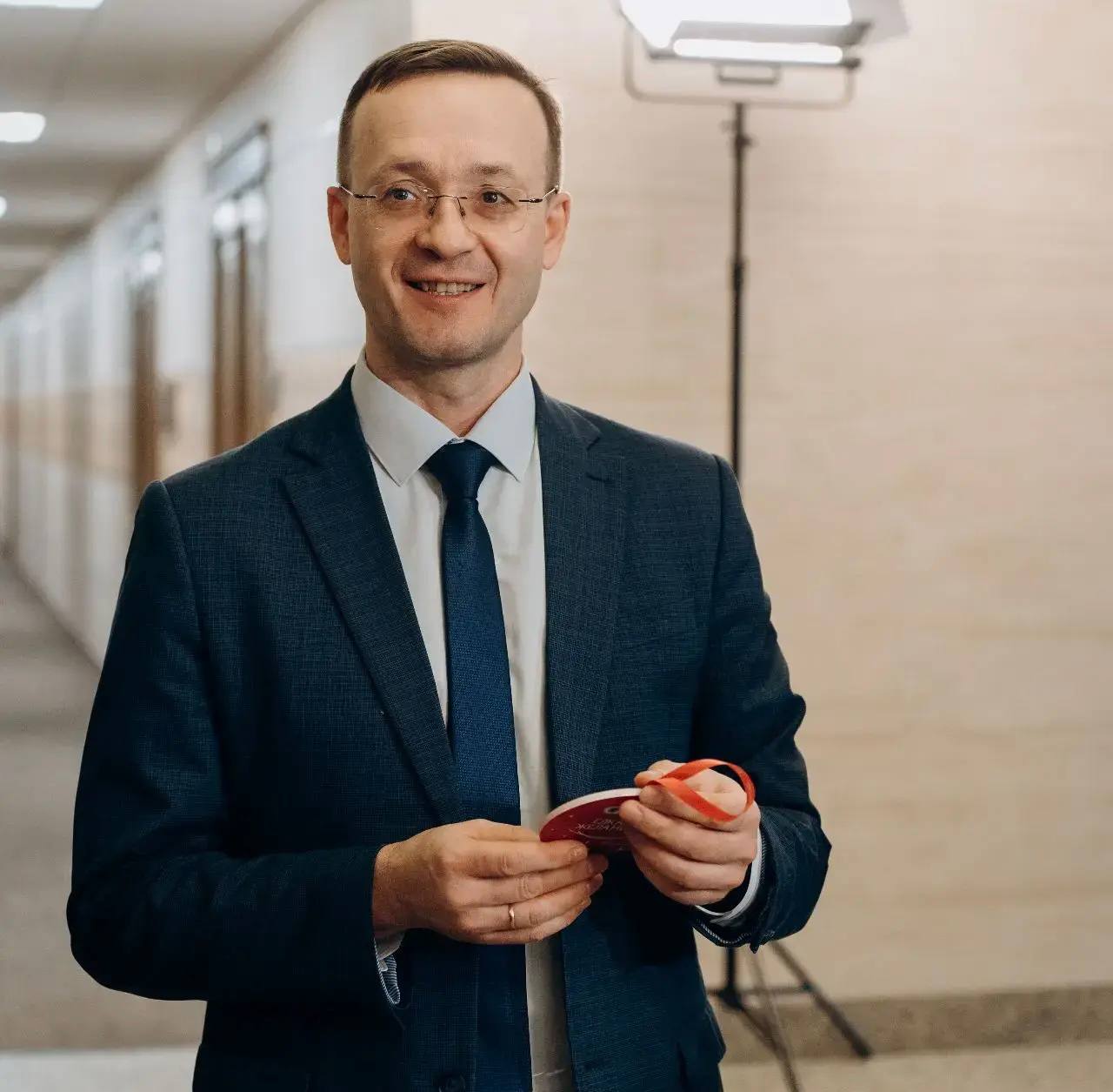 Министр строительства и ЖКХ Алтайского края Иван Гилев исполнит новогоднее желание девочки Валерии из Мамонтовского района