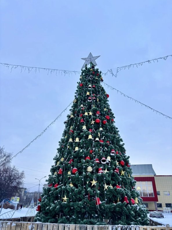 Строительство новогодних городков в Барнауле в самом разгаре Строительство новогодних городков в Барнауле в самом разгаре