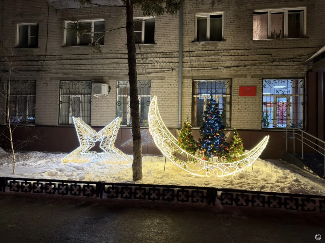 В Барнауле продолжают оформлять городские улицы и строить Новогодние городки В Барнауле продолжают оформлять городские улицы и строить Новогодние городки