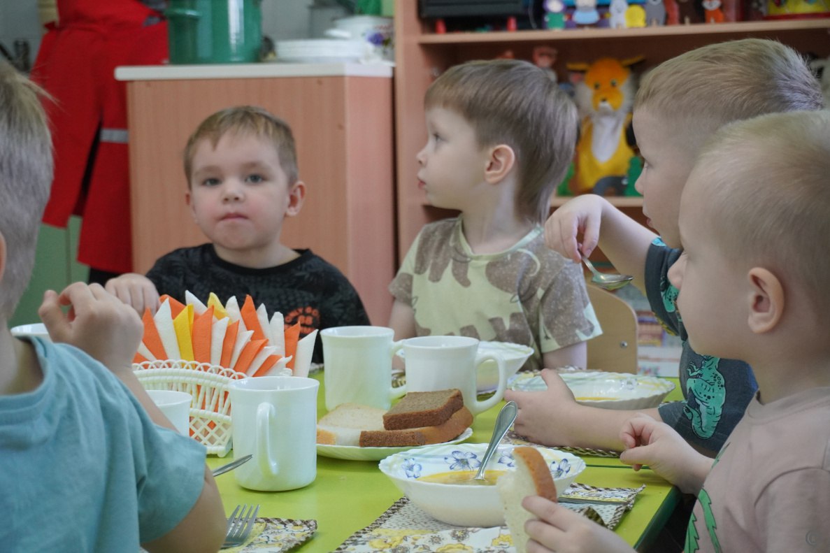 Работу барнаульского детского сада проверила общественная комиссия Работу барнаульского детского сада проверила общественная комиссия