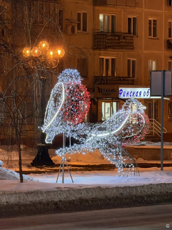 В Барнауле продолжают оформлять городские улицы и строить Новогодние городки В Барнауле продолжают оформлять городские улицы и строить Новогодние городки