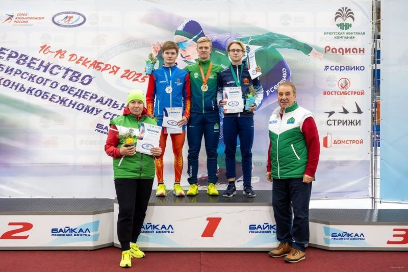 В стартовый день первенства СФО по конькобежному спорту на счету спортсменов Алтая четыре медали