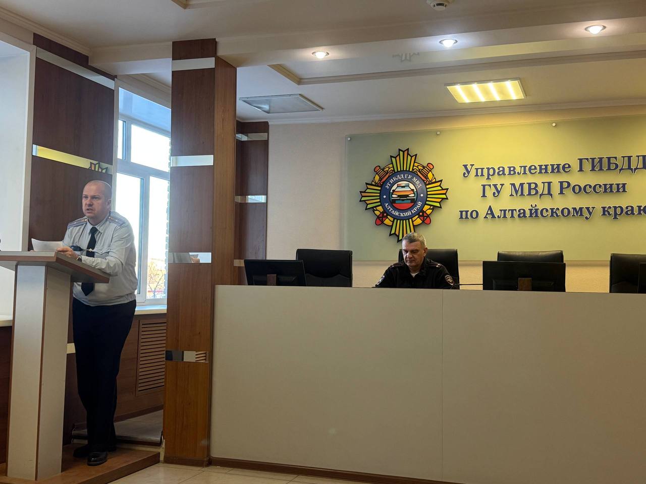 Совещание по безопасности дорожного движения с организациями и водителями, осуществляющие перевозку детей в преддверии новогодних праздников Совещание по безопасности дорожного движения с организациями и водителями, осуществляющие перевозку детей в преддверии новогодних праздников