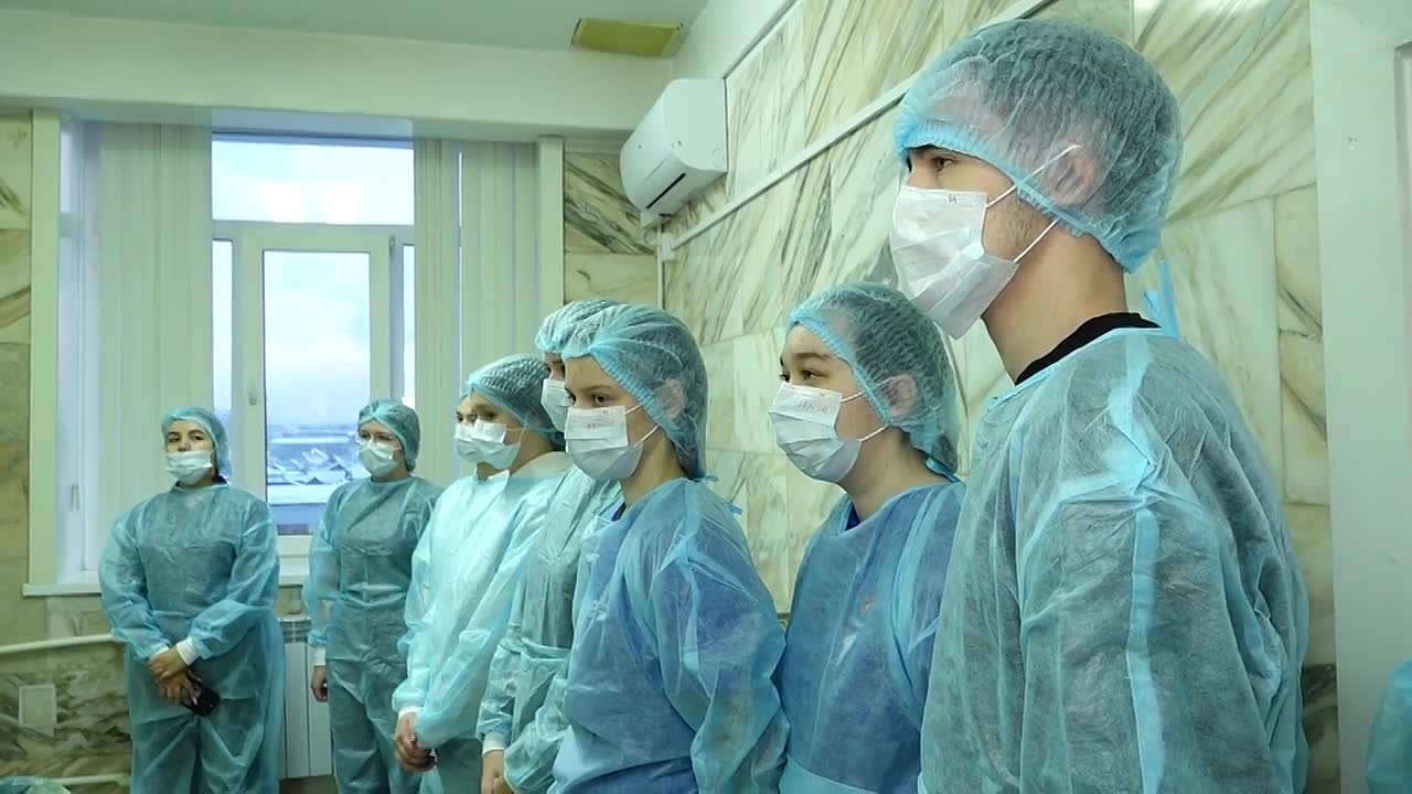 Бийские школьники побывали на операции во 2-й горбольнице