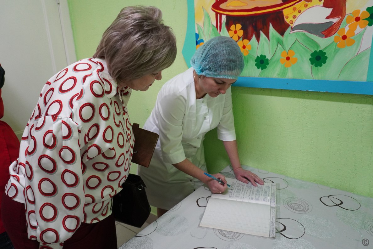 Работу барнаульского детского сада проверила общественная комиссия Работу барнаульского детского сада проверила общественная комиссия