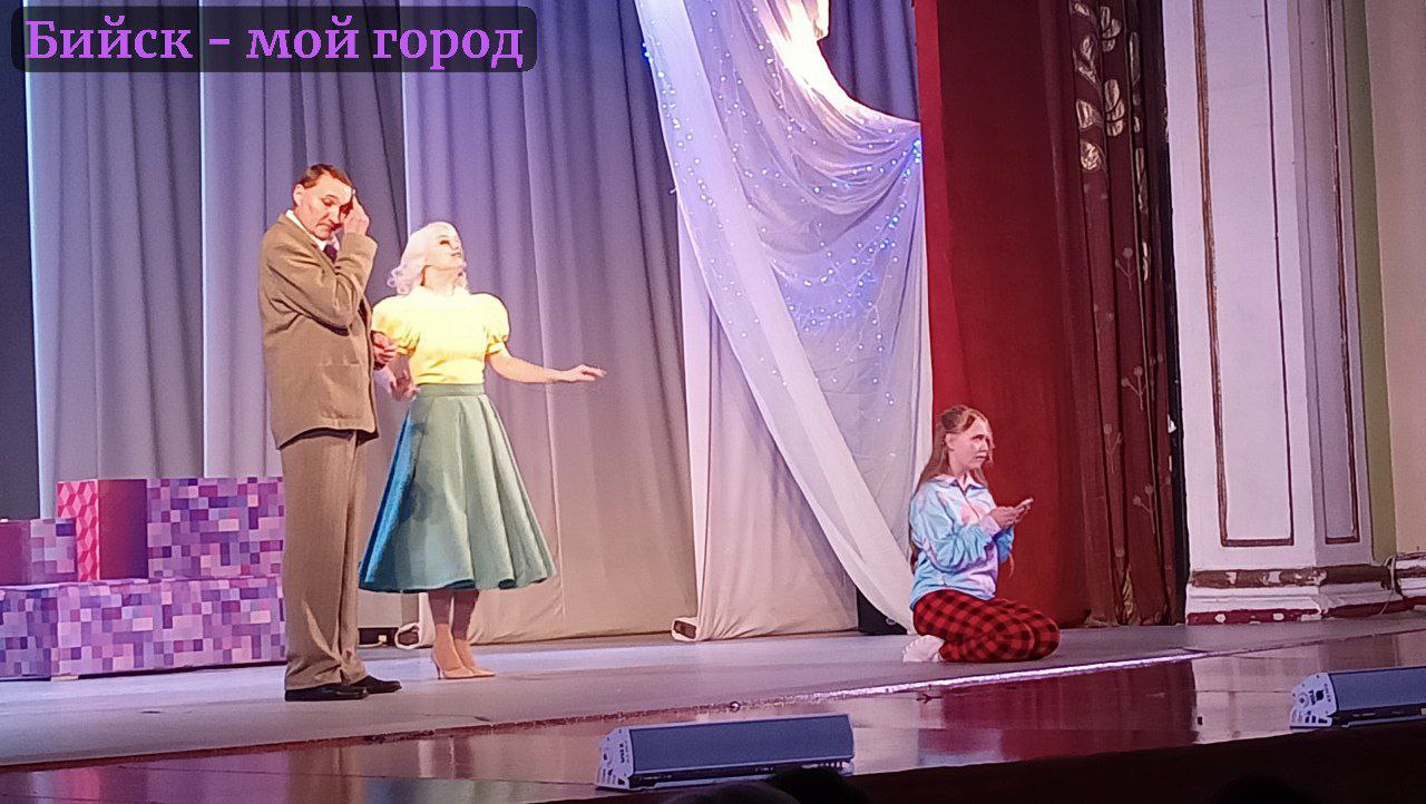 Губернаторские ёлки стартовали в Бийске Губернаторские ёлки стартовали в Бийске