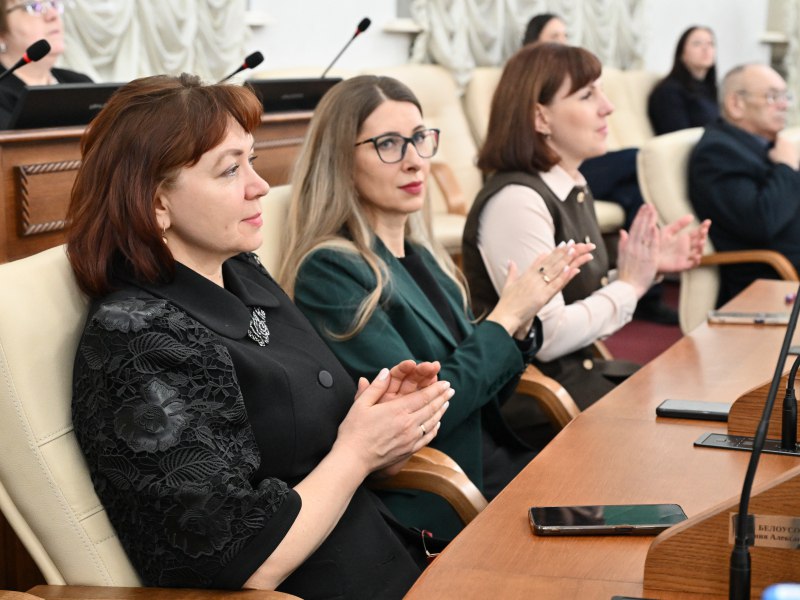 Губернатор Виктор Томенко вручил награды Алтайского края сотрудникам и ветеранам Счетной палаты региона Губернатор Виктор Томенко вручил награды Алтайского края сотрудникам и ветеранам Счетной палаты региона