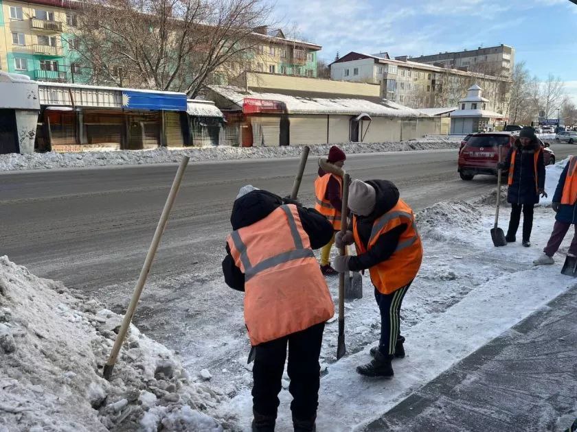 Коммунальные службы продолжают плановые работы по содержанию улиц в Бийске Коммунальные службы продолжают плановые работы по содержанию улиц в Бийске