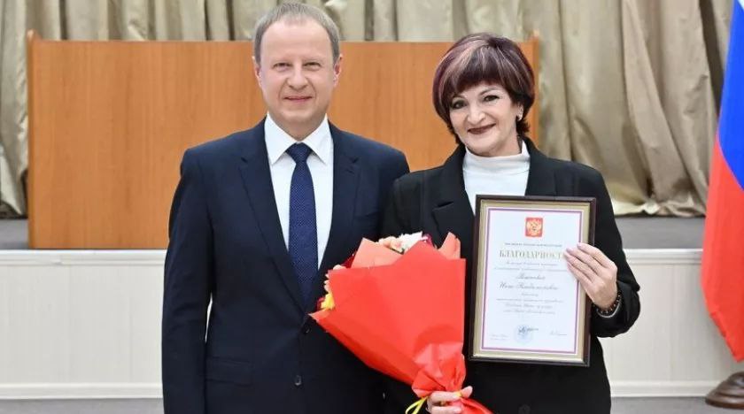 Виктор Томенко вручил государственные награды двум выдающимся бийчанкам