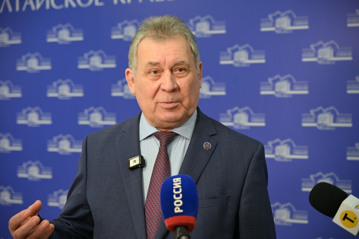 Александр Романенко: В 2025 году депутаты АКЗС приняли 115 законов и более 100 постановлений