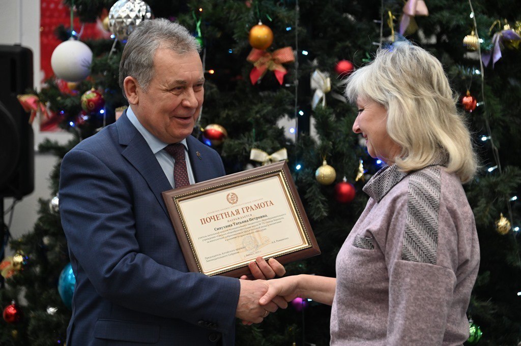 Александр Романенко встретился с директорами барнаульских школ Александр Романенко встретился с директорами барнаульских школ