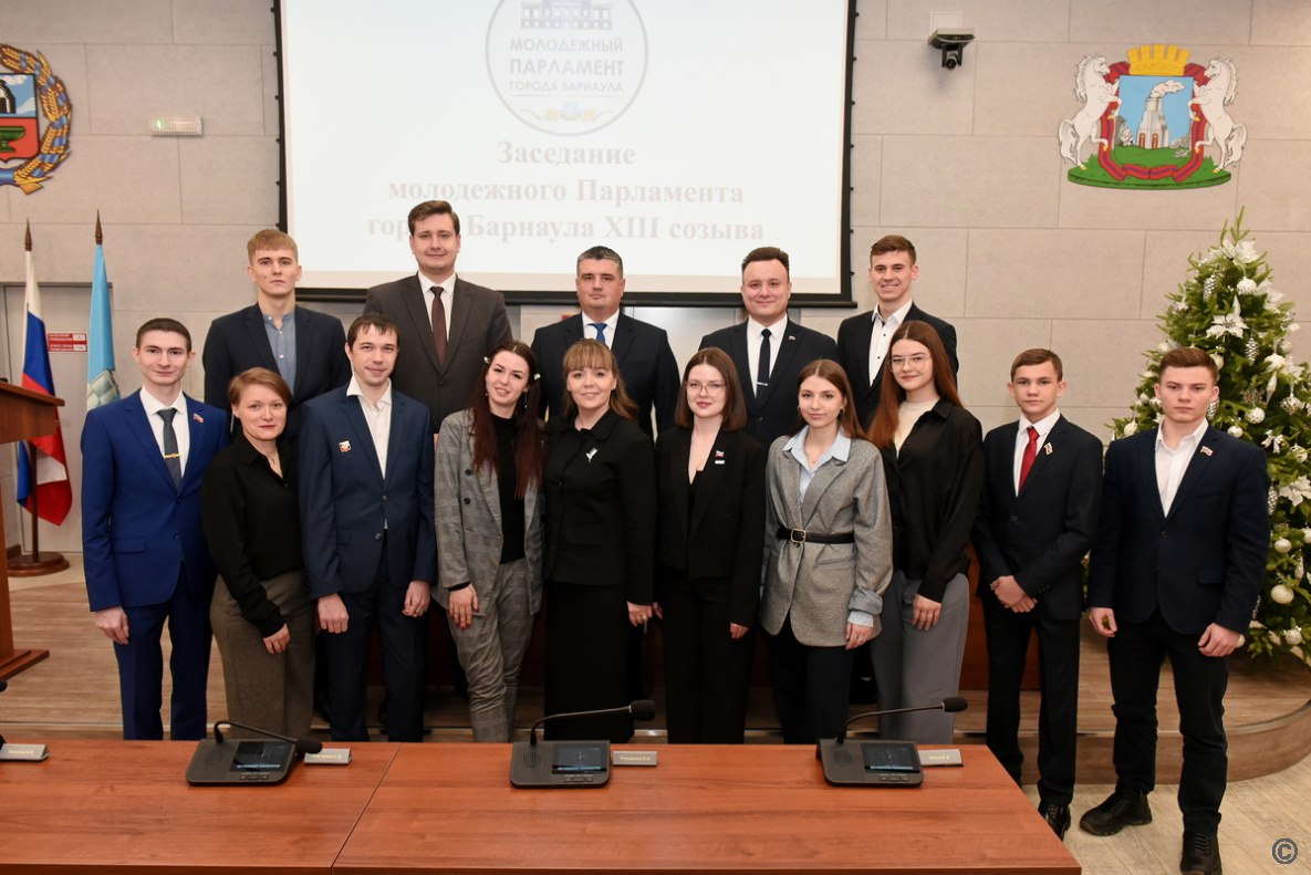 Итоги года подвели на 9 сессии Молодежного парламента Барнаула XIII созыва
