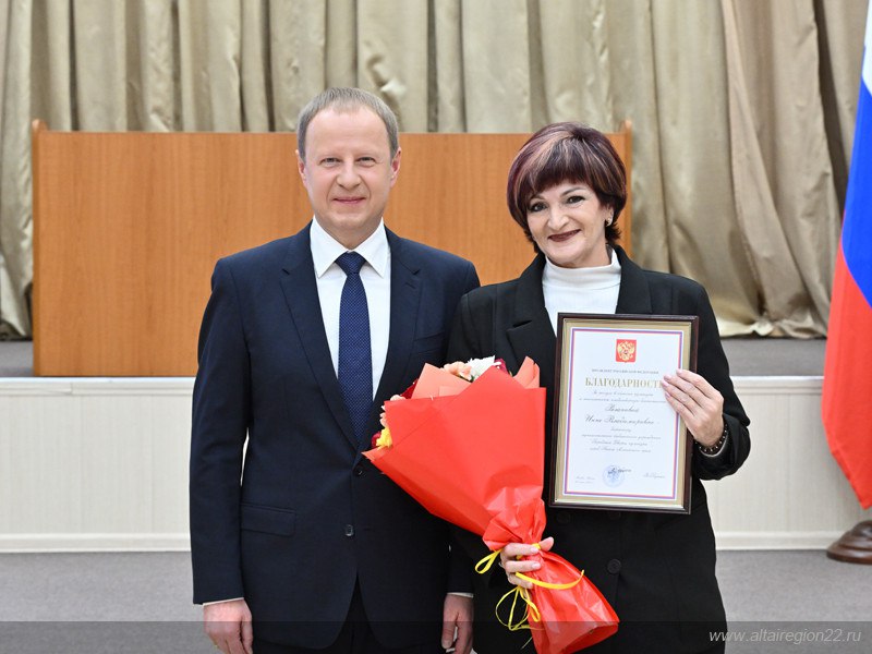 Губернатор Виктор Томенко вручил государственные награды жителям региона Губернатор Виктор Томенко вручил государственные награды жителям региона